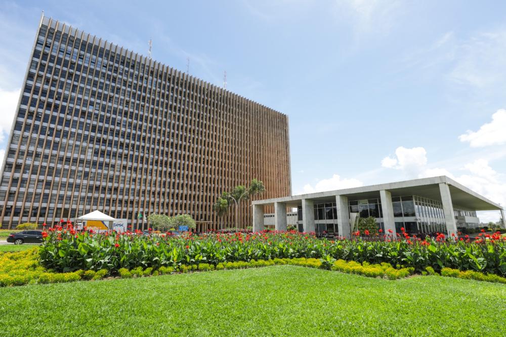 Capa da notícia: Lei garante abono de ponto no aniversário para servidores do DF